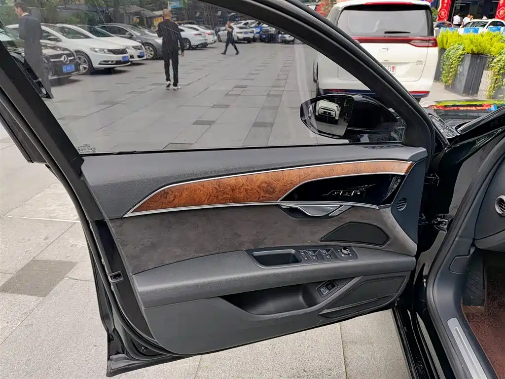 Audi A8 2018 A8L 55 TFSI quattro Launch Premium фото 6