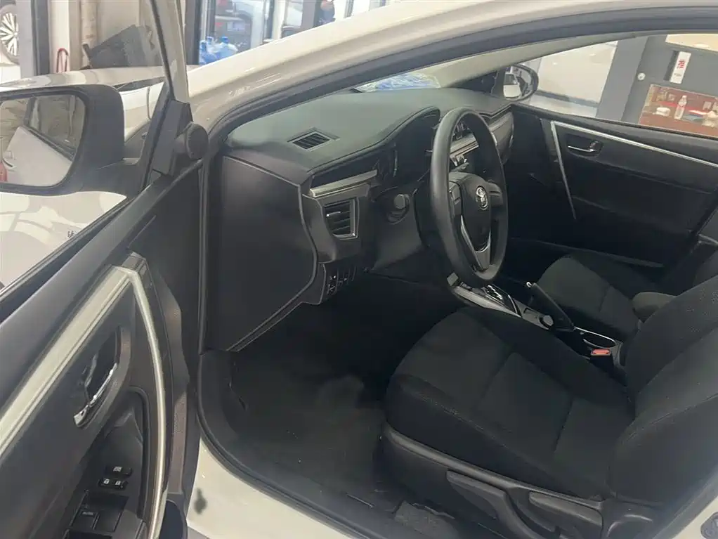 Toyota Corolla 2014 1.6L CVT GL-i фото 9