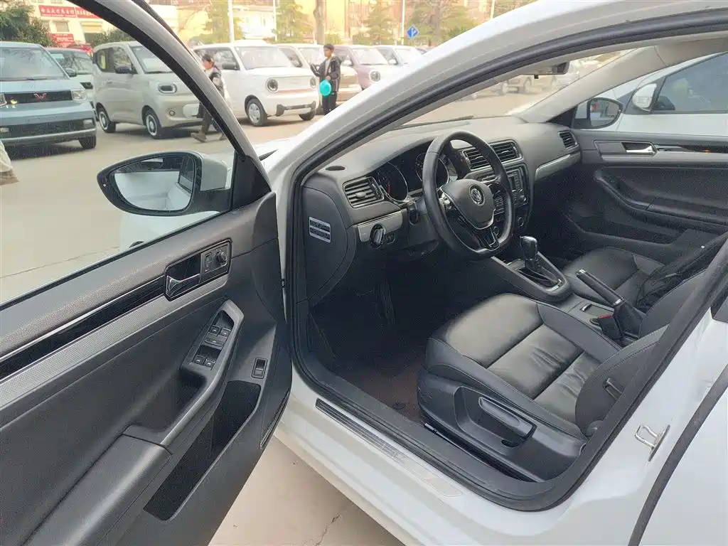 Volkswagen Sagitar 2015 230TSI Automatic Comfort фото 16