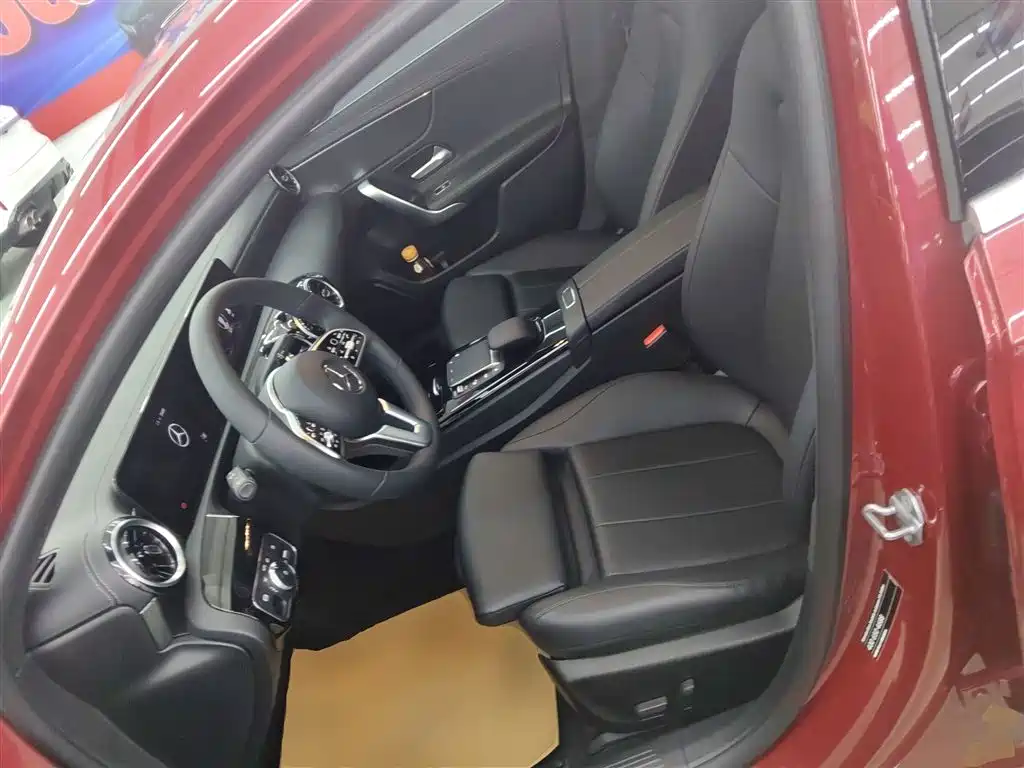 Mercedes-Benz A-Class 2022 A 200 L Sport Sedan Dynamic фото 11