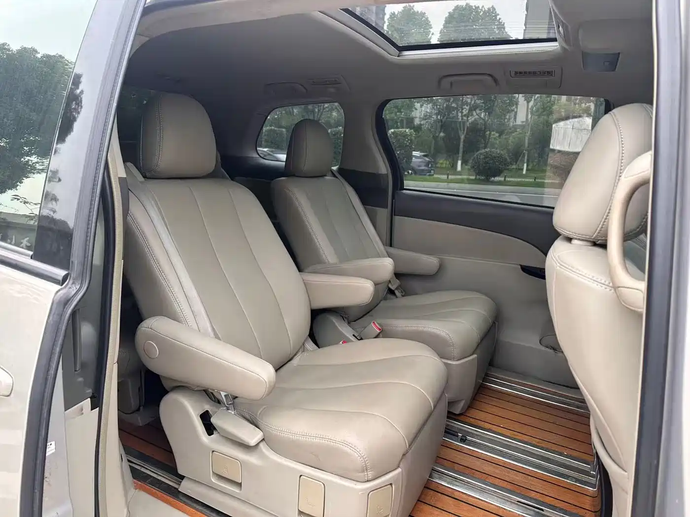 Toyota Previa 2006 Model 2.4L 7-Seater Luxury Edition фото 4