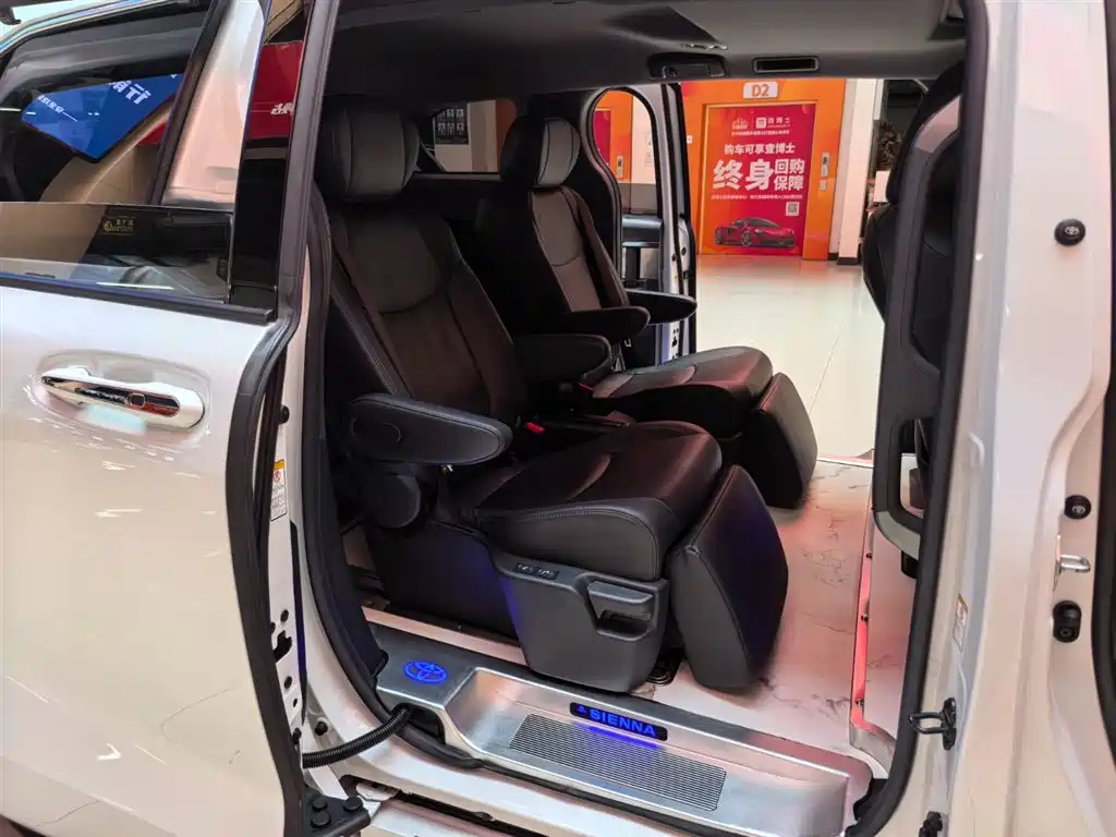 Toyota Sienna 2021 2.5L Hybrid Premium Edition фото 8