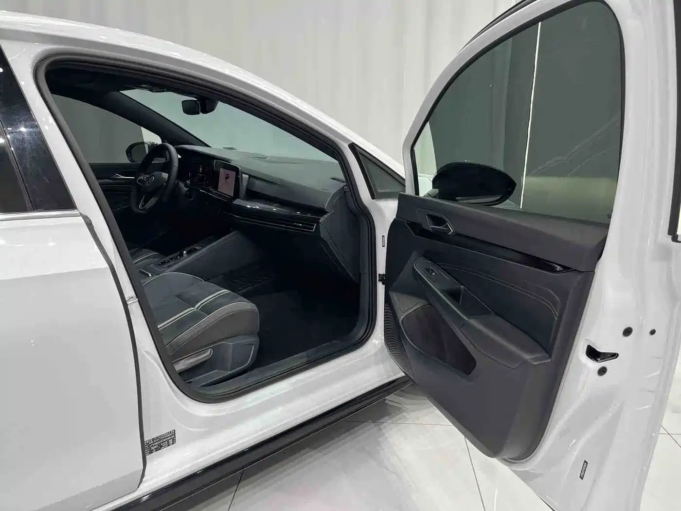 Volkswagen Golf 2021 280TSI DSG R-Line фото 4