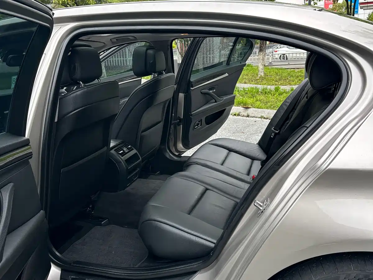 BMW 5 Series 2012 523Li Luxury фото 10