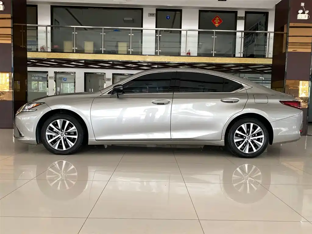 Lexus ES 2020 200 Excellence фото 4