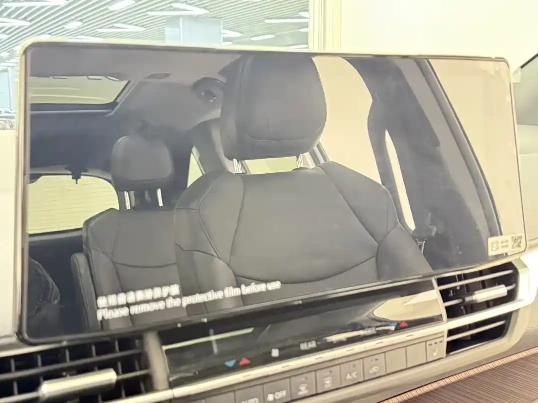 Toyota Granvia 2024 2.5L Hybrid Premium PLUS 4WD Edition фото 28