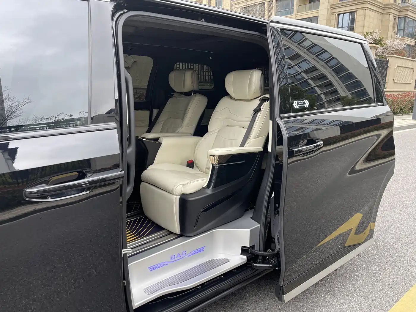GAC Trumpchi Trumpchi M8 2023 Model Master Series Hybrid Royal Edition фото 12