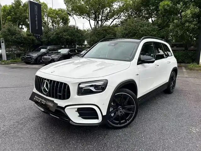 Mercedes-Benz GLB AMG 2025 Model AMG GLB 35 4MATIC — фото 1