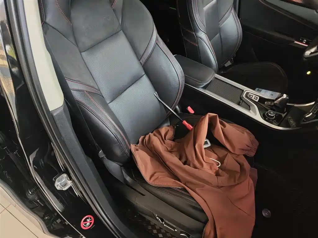 Lynk & Co 01 2017 2.0T AWD Pro фото 25
