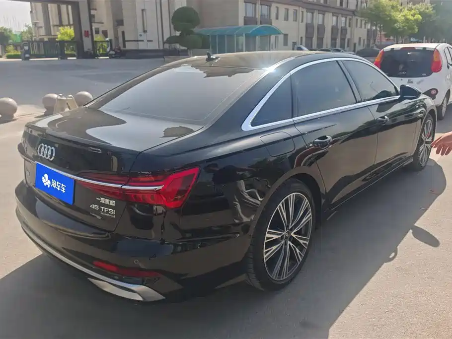 Audi A6L 2024 45 TFSI quattro Exclusive Dynamic фото 3