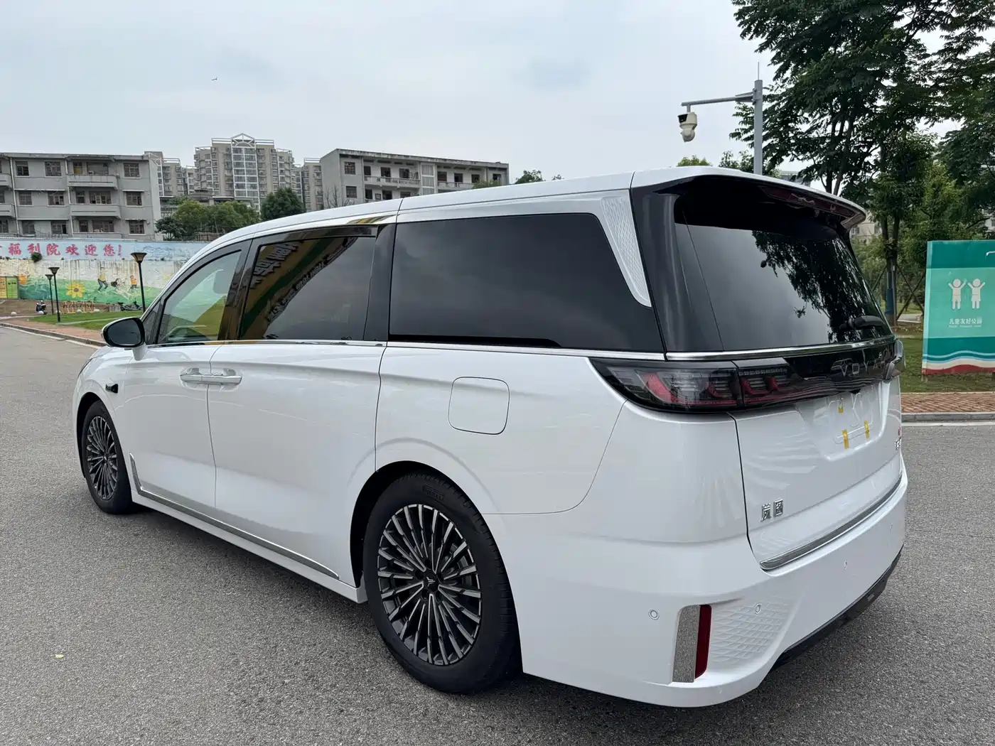 Voyah Auto Voyah Dreamer 2025 Model PHEV Basic Version фото 17
