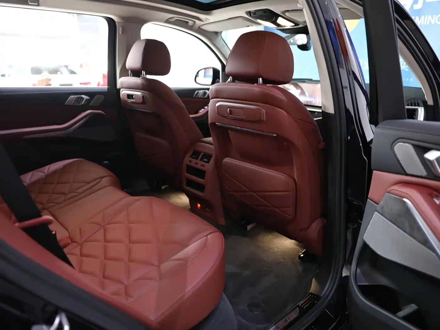 BMW X5 2023 xDrive 30Li Premium M Sport Black Night Package фото 13