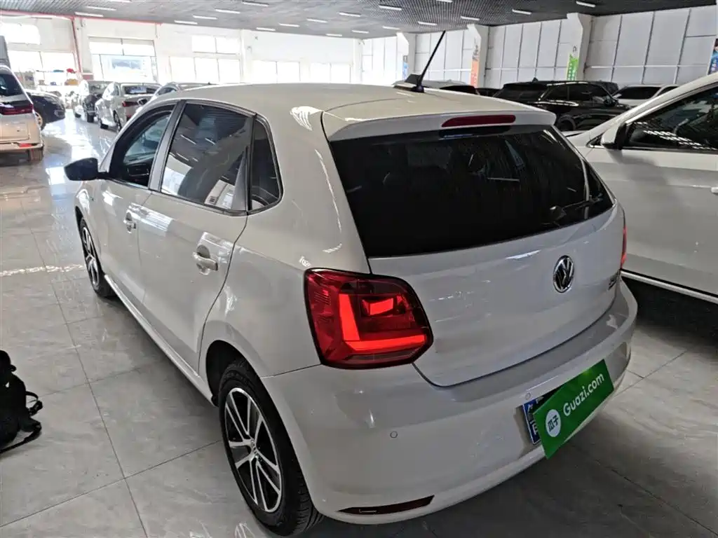 Volkswagen Polo 2014 1.6L Automatic Comfort Edition фото 5