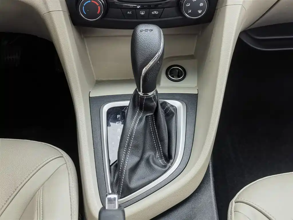 Buick Excelle 2018 15T Dual Clutch Elite (China V) фото 13
