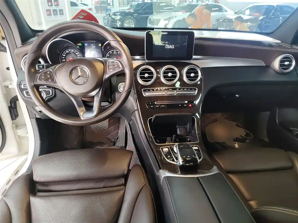 Mercedes-Benz GLC 2019 Facelift GLC 260 L 4MATIC Luxury фото 10