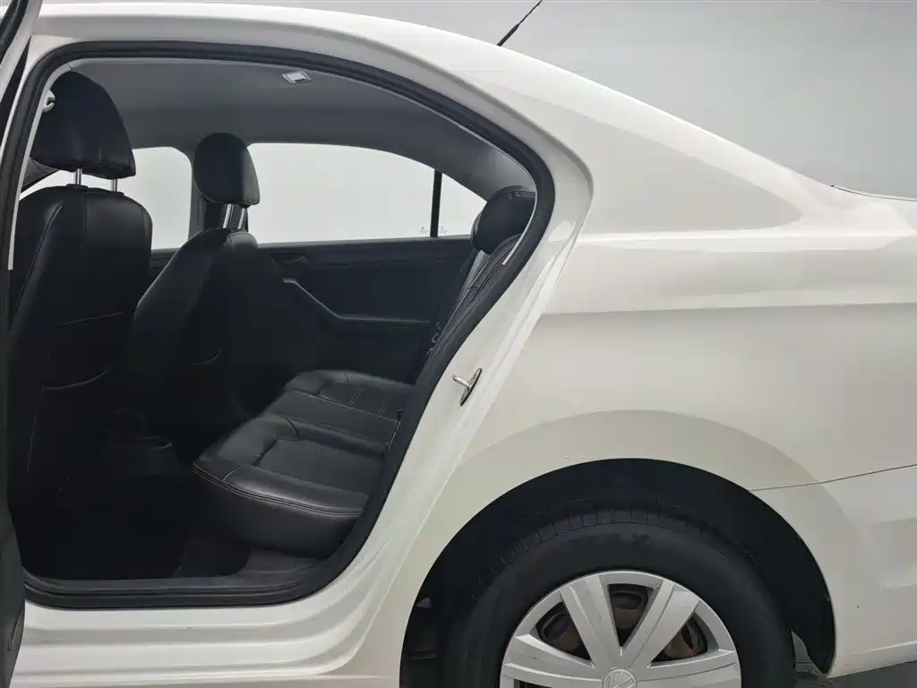 Volkswagen Jetta 2017 1.5L Automatic Fashion фото 15