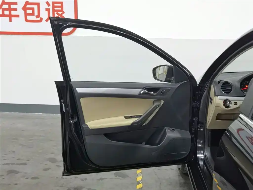 Volkswagen Jetta 2013 1.6L Automatic Comfort фото 8