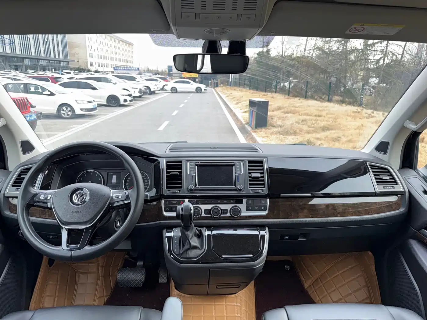 Volkswagen Multivan 2018 2.0TSI 4WD Premium Edition 7-Seater фото 8