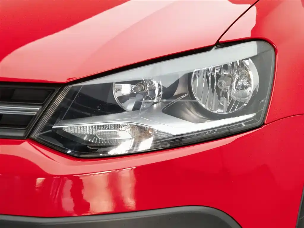 Volkswagen Polo 2012 1.6L Cross Polo AT фото 7