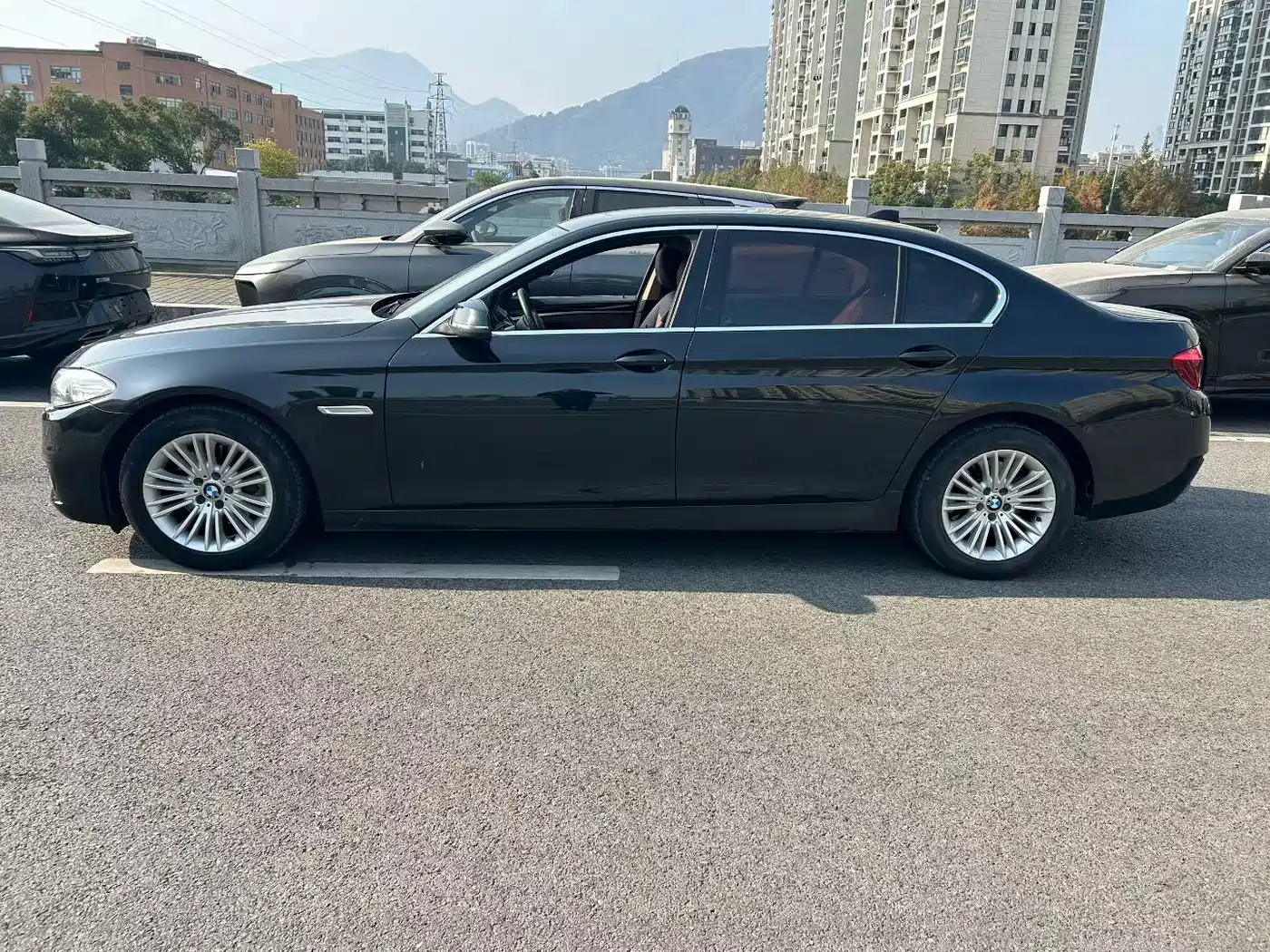 BMW 5 Series 2014 525Li Leading фото 3