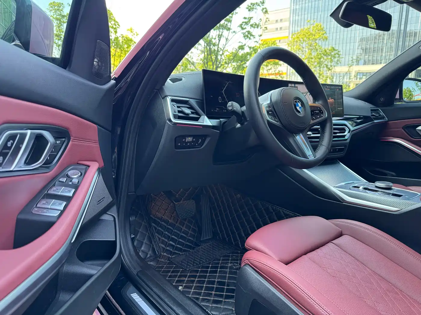 BMW 3 Series 2023 330i M Sport Shadow Edition фото 4