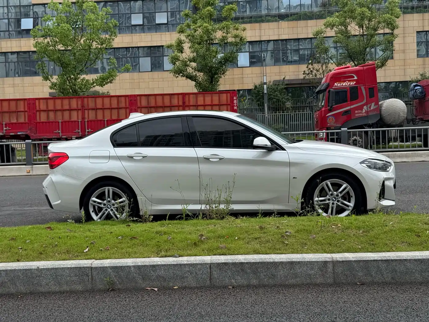 BMW 1 Series 2019 118i M Sport Package фото 13