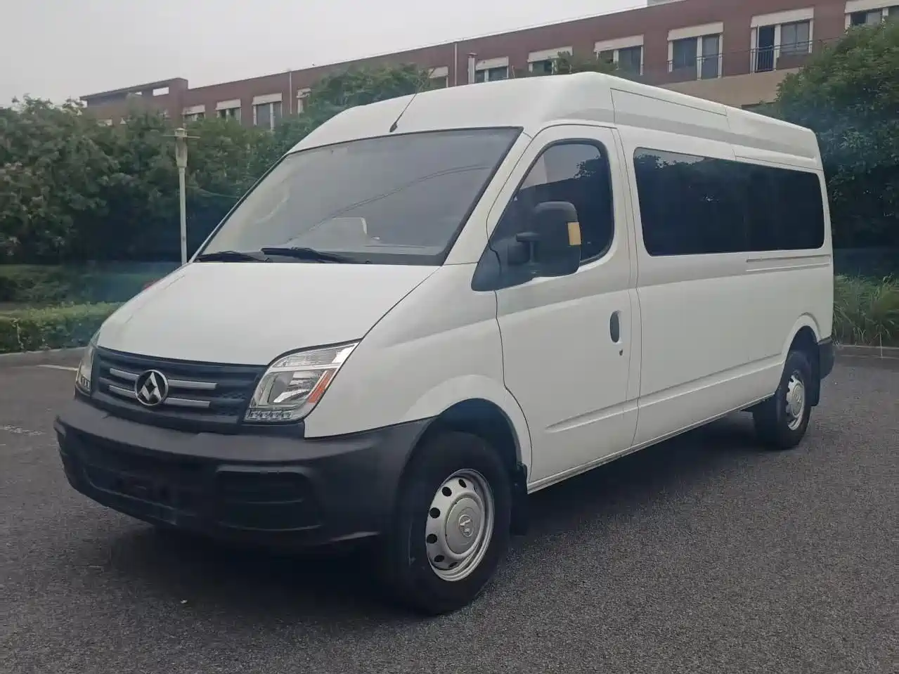 SAIC Maxus Xintu V80 2015 2.5T Manual Proud Transporter Edition Long Wheelbase Medium Roof