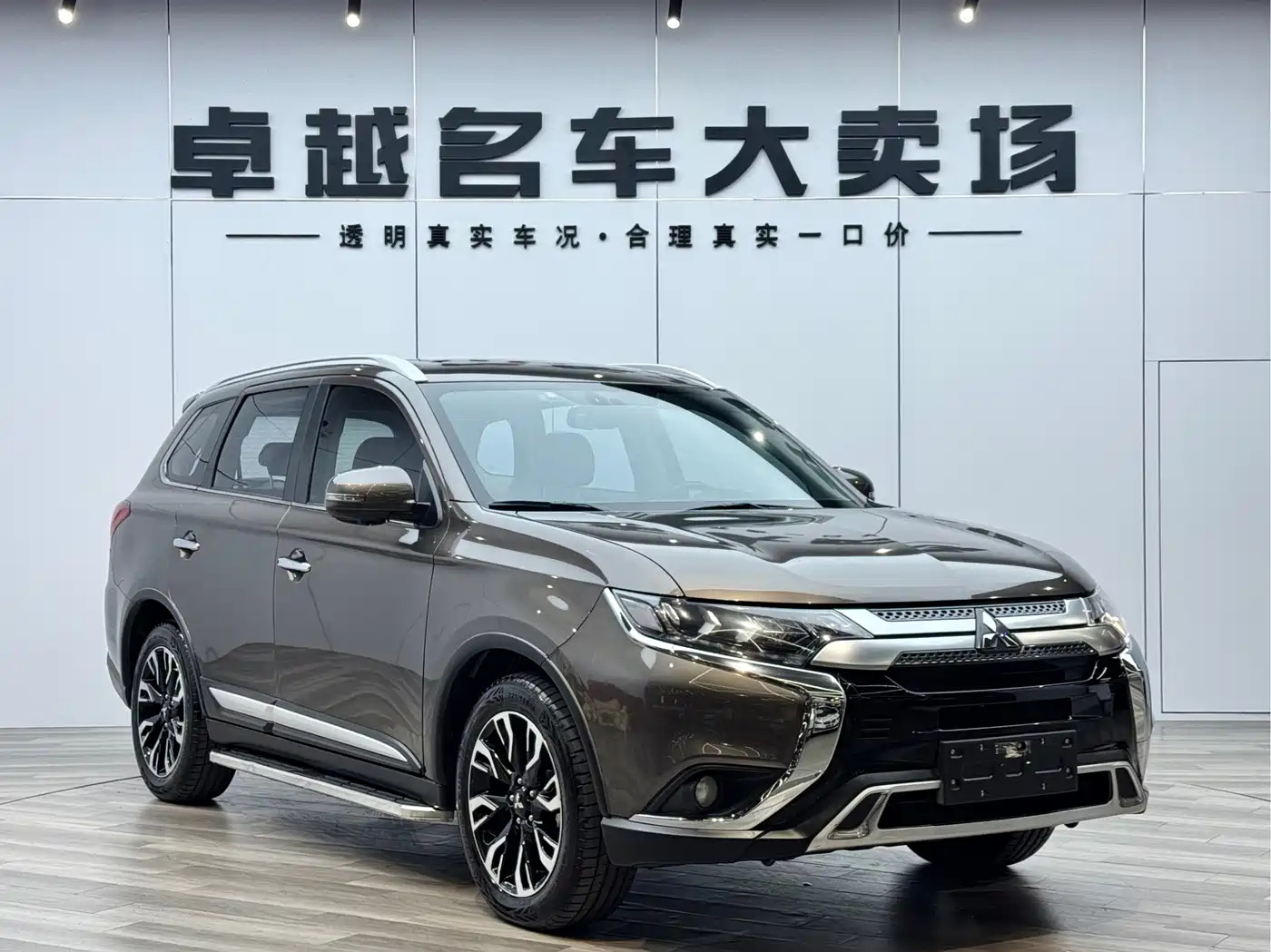 Mitsubishi Outlander 2019 2.4L 4WD Deluxe Edition 7-seater China V фото 3