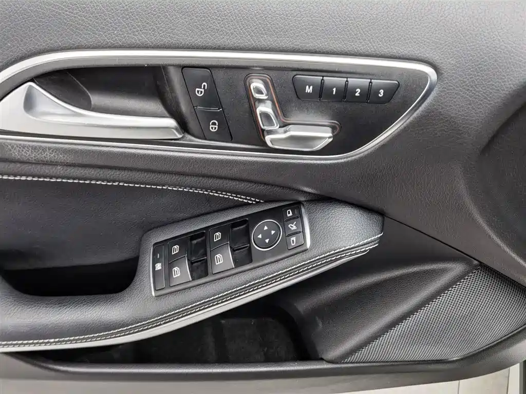 Mercedes-Benz GLA 2017 GLA 220 4MATIC Fashion фото 9