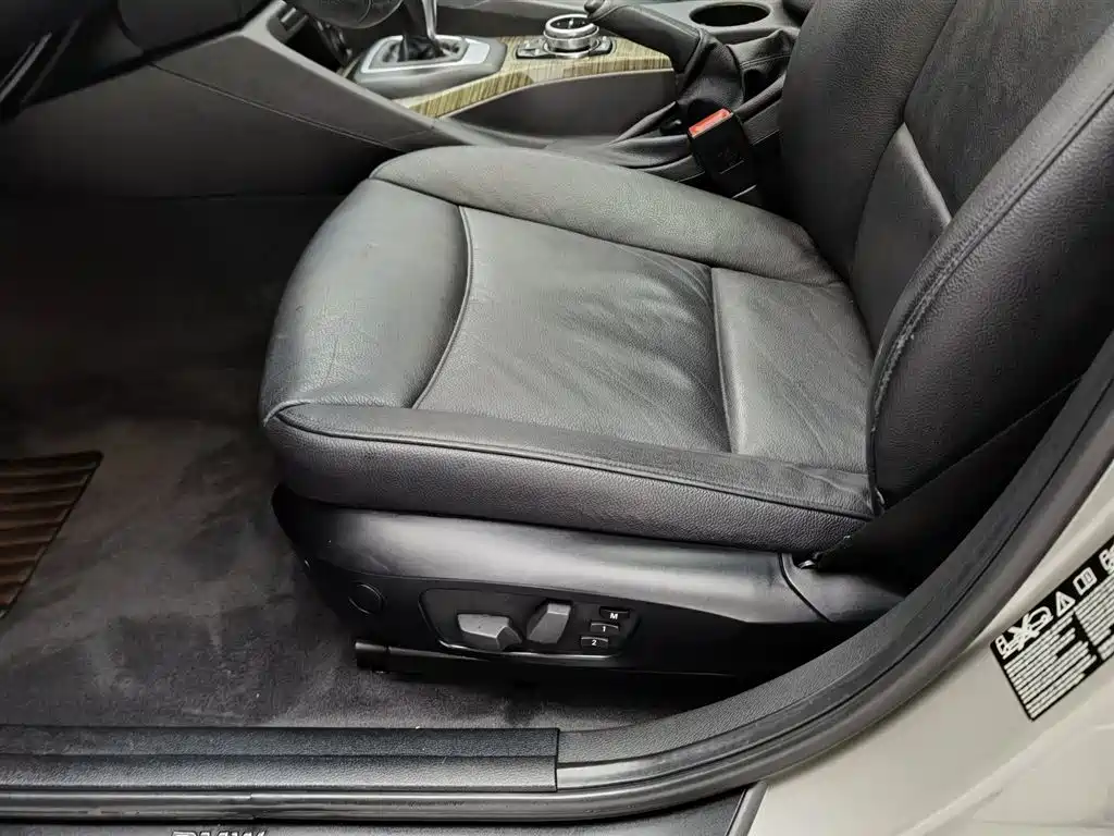 BMW X1 (Import) 2012 xDrive20i фото 20