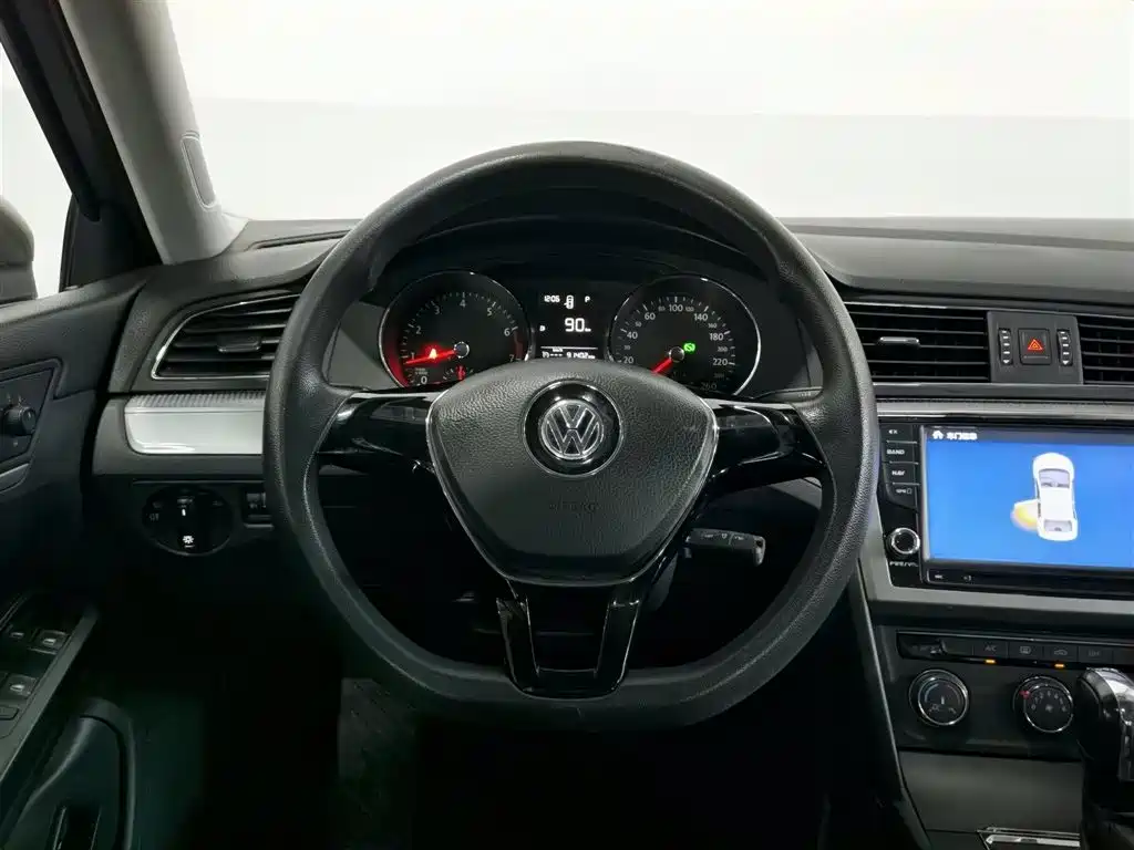 Volkswagen Lamando 2015 230TSI DSG Style фото 11