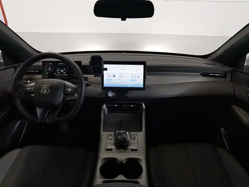 BYD Qin PLUS 2025 DM-i Smart Drive 55KM Leader фото 5