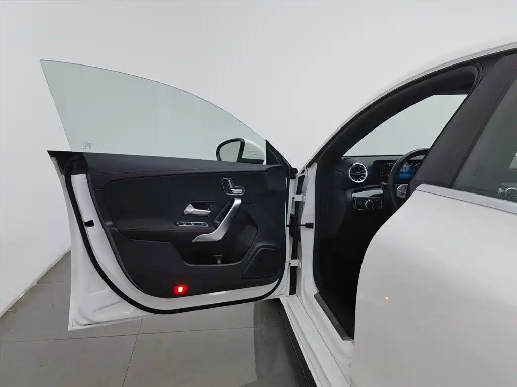 Mercedes-Benz CLA (Import) 2023 CLA 200 Shooting Brake фото 8