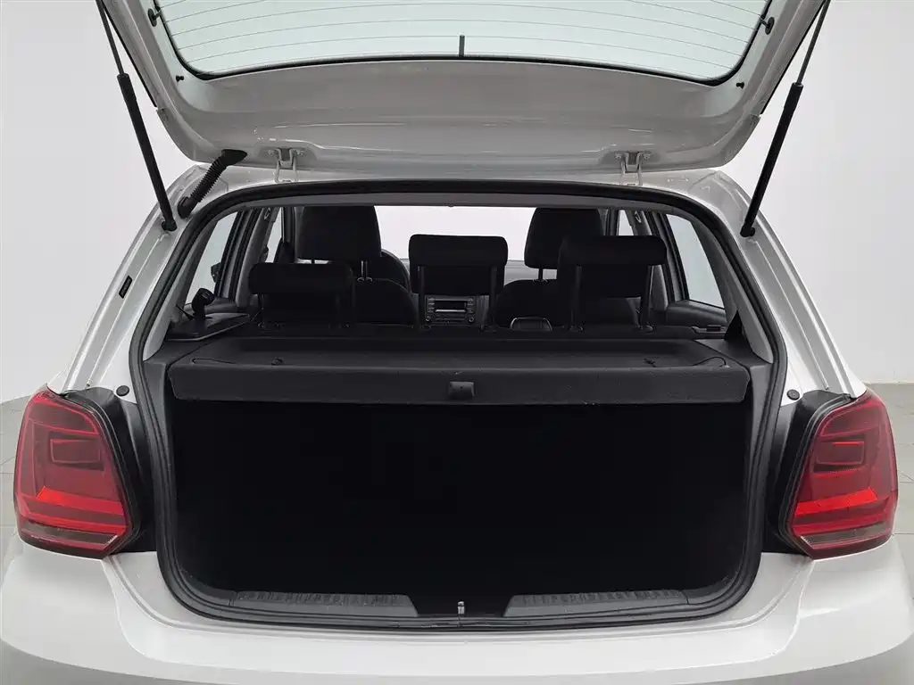 Volkswagen Polo 2016 1.4L Automatic Trend фото 16