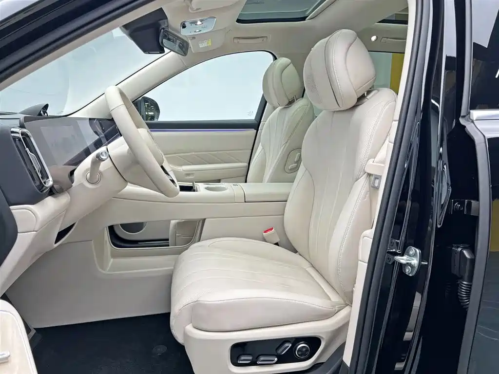 AITO Wenjie AITO M8 2025 Model Extended Range Max+ Edition 53.4kWh 6-Seater фото 13