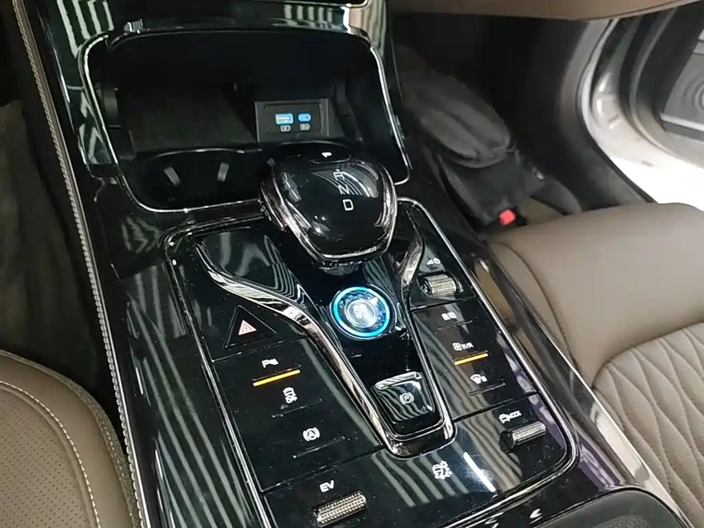 BYD Han 2025 DM-i 125KM Elite фото 14