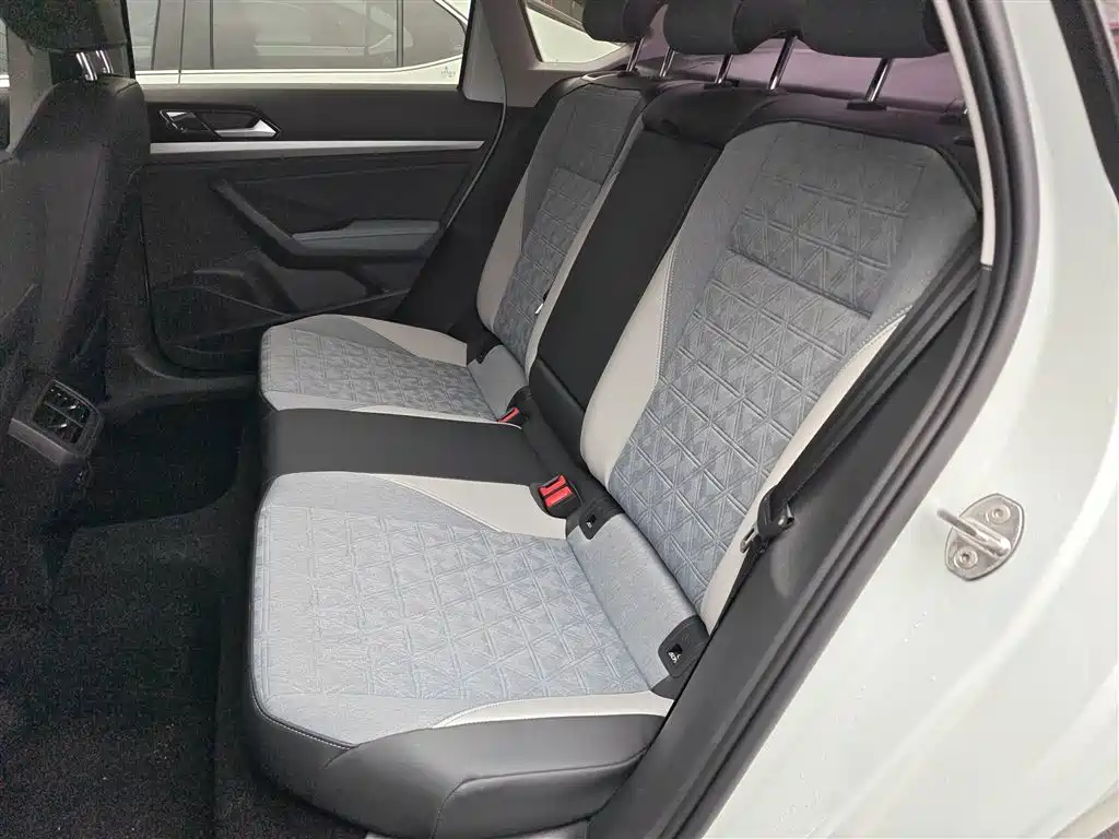 Volkswagen Lavida 2023 1.5L Auto Luxury Edition фото 13