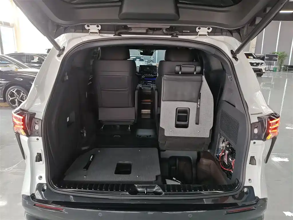 Toyota Sienna 2024 2.5L Hybrid 4WD Premium Edition фото 19