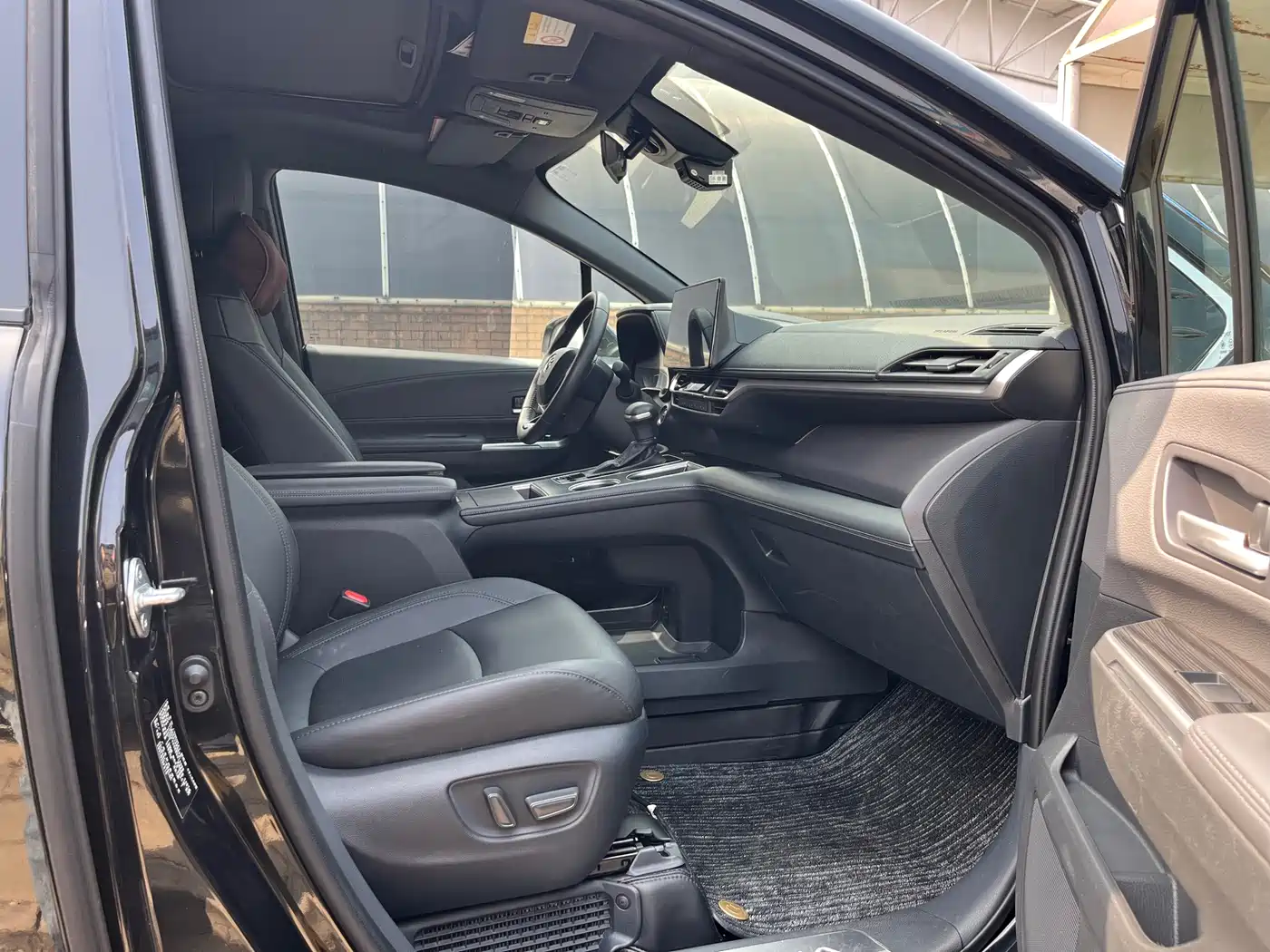 Toyota Sienna 2024 2.5L Hybrid 4WD Premium Edition фото 23
