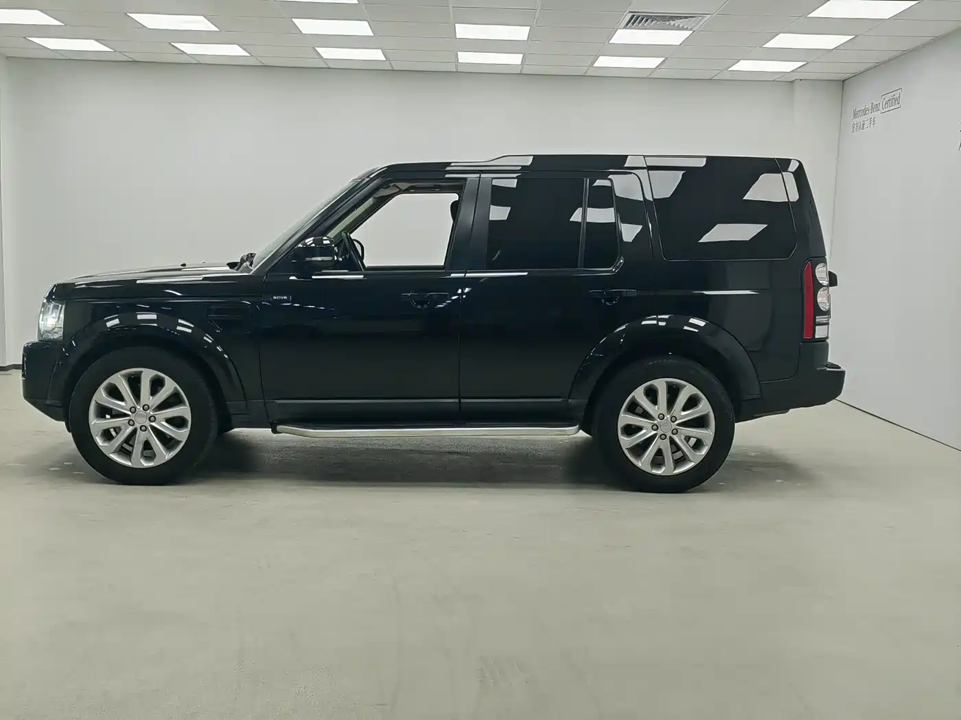 Land Rover Discovery 2015 3.0 SC V6 SE фото 2