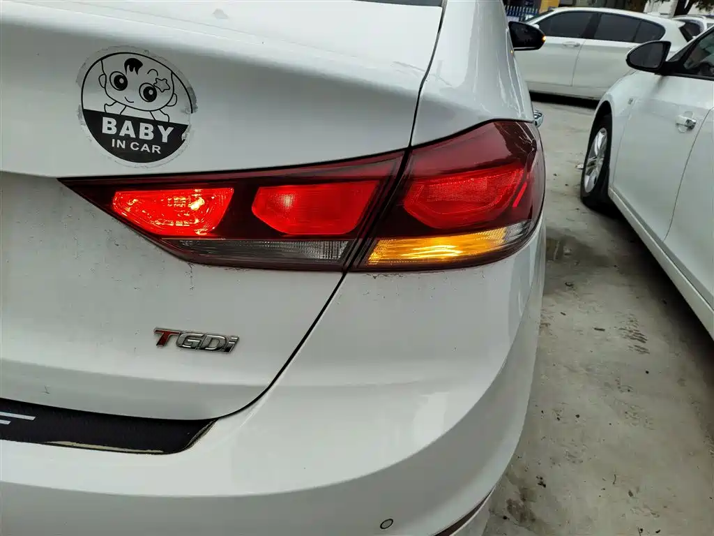 Hyundai Elantra 2016 Model 1.6L Automatic Smart Elite фото 24
