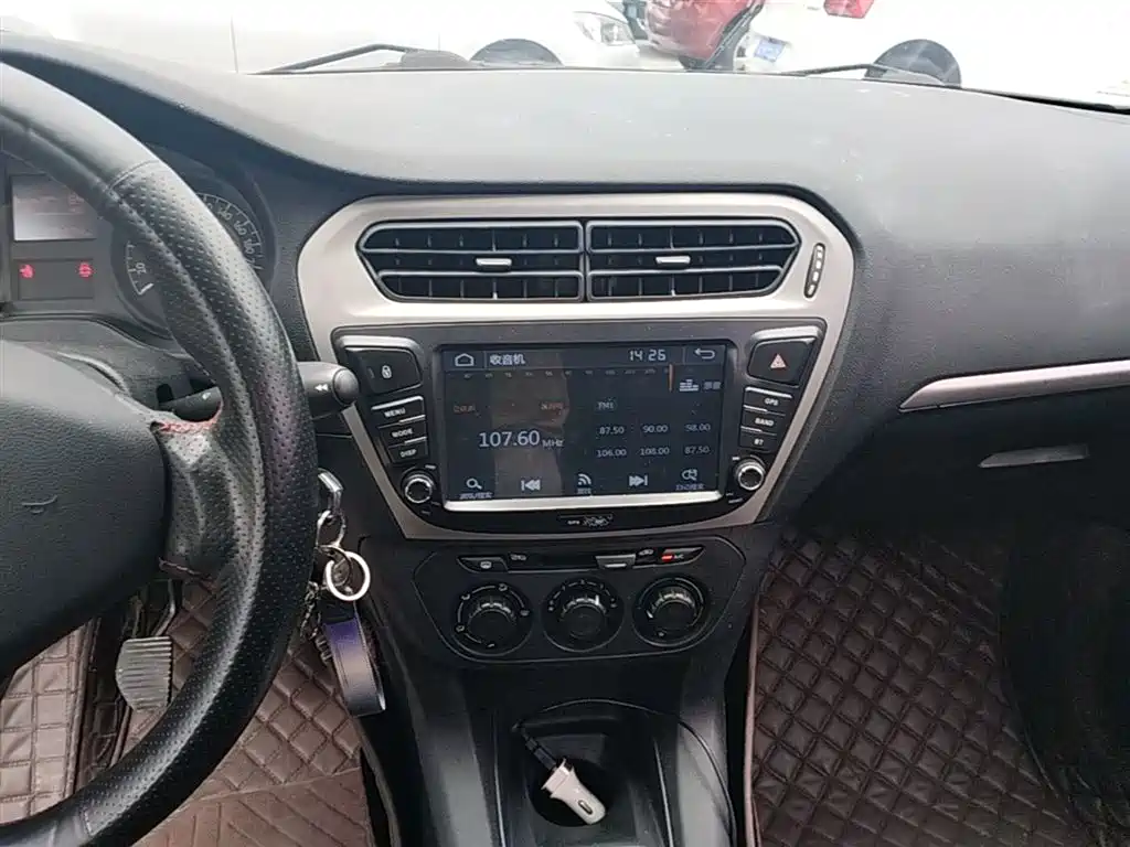 Peugeot 301 2014 1.6L Manual Comfort Edition фото 13