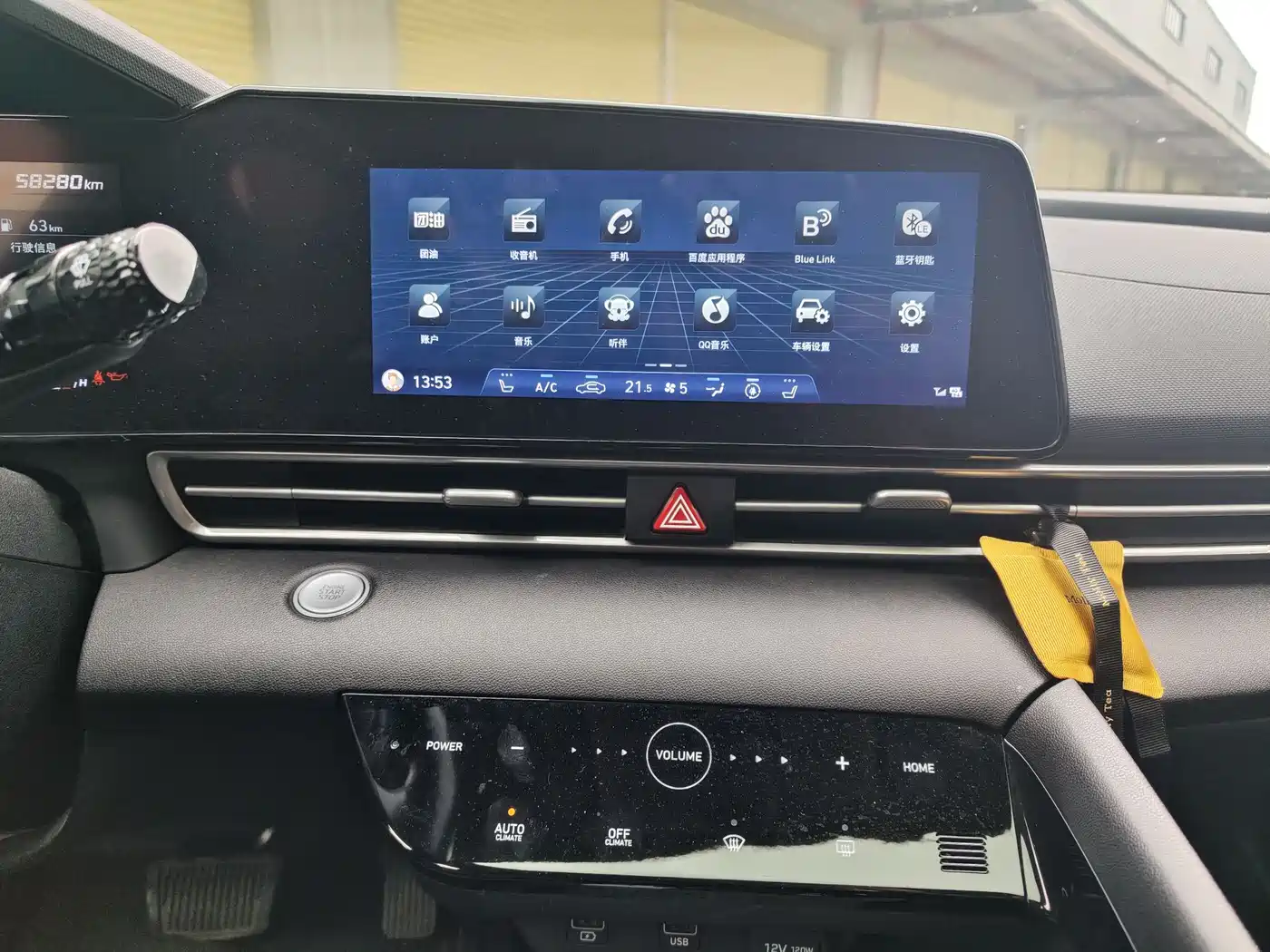 Hyundai Elantra 2021 1.5L CVT LUX Premium Edition фото 16
