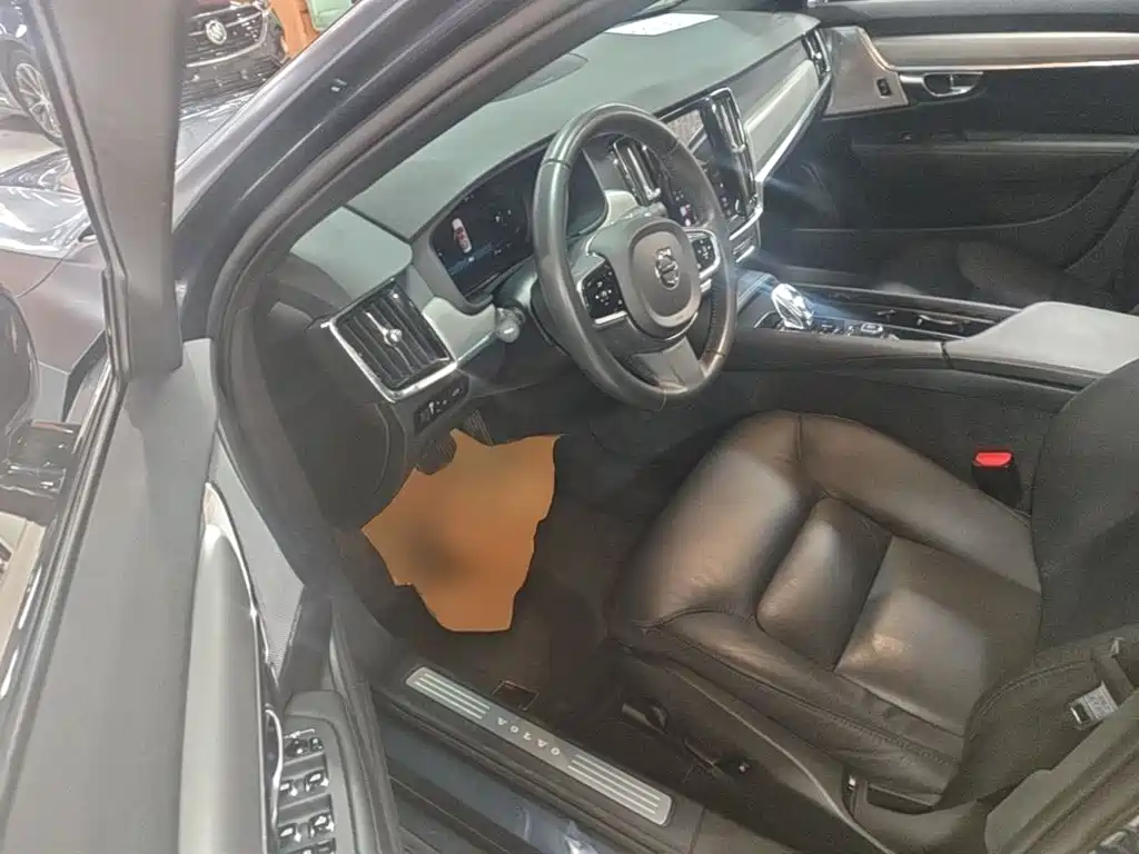 Фото 16 - Volvo S90