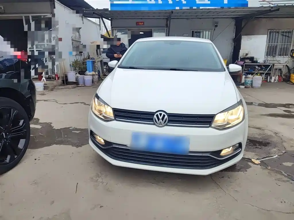 Volkswagen Polo 2014 1.6L Automatic Comfort Edition фото 3