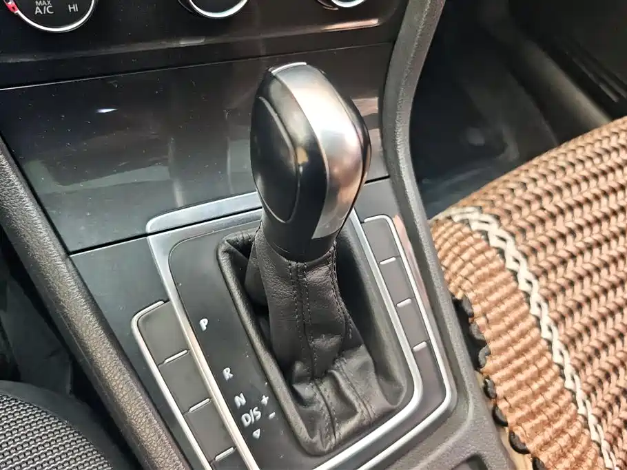 Volkswagen Golf 2018 1.6L Automatic Comfort фото 16