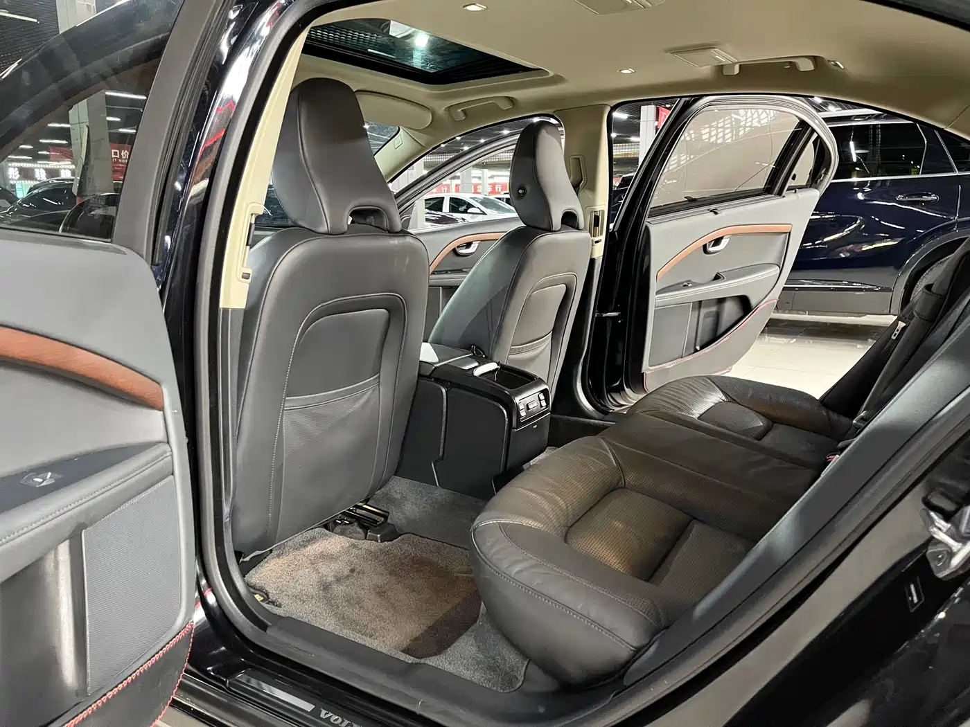 Volvo S80L 2015 2.0T T5 Inscription Edition фото 11