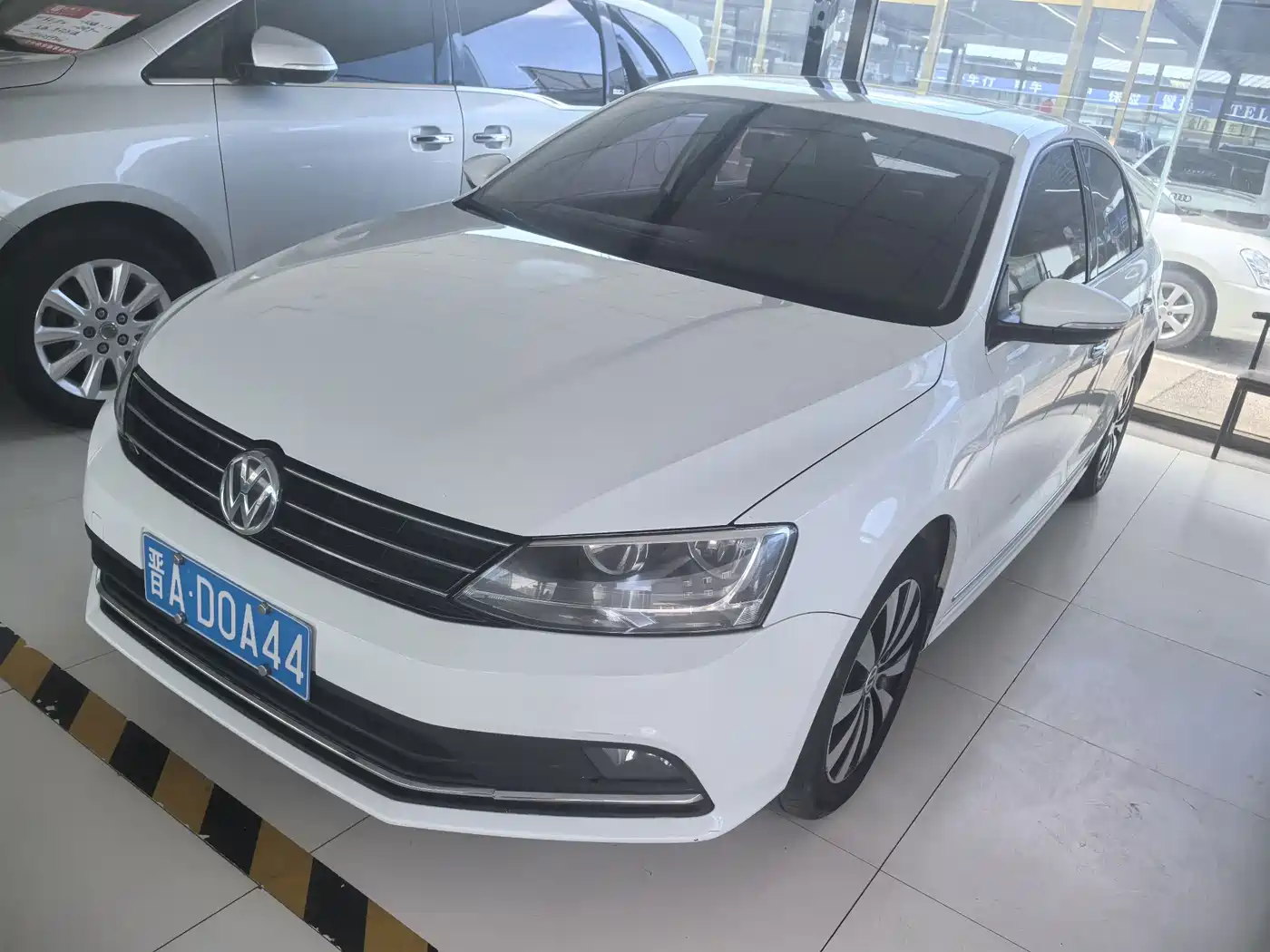 Volkswagen Sagitar 2017 1.6L Automatic Comfort фото 2