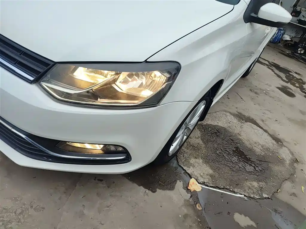 Volkswagen Polo 2014 1.6L Automatic Comfort Edition фото 24