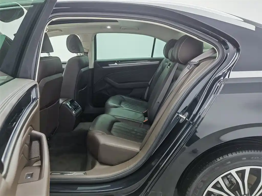 Volkswagen Phideon 2021 380TSI Luxury Edition фото 15